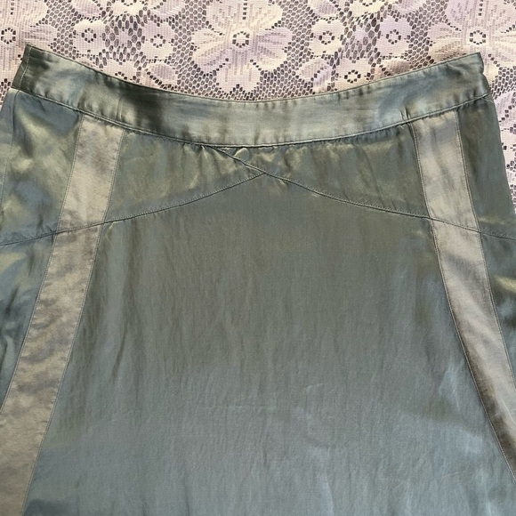CLUB MONACO mint sage green midi skirt. Soft satin flirty feminine Size 6 - Picture 10 of 13